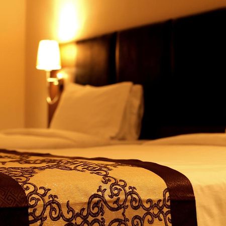 Ariya Hotel Тхимпху Екстериор снимка
