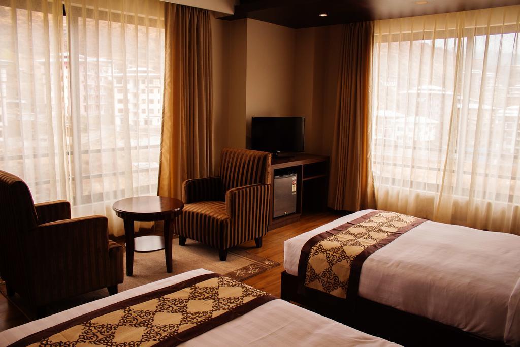 Ariya Hotel Тхимпху Екстериор снимка