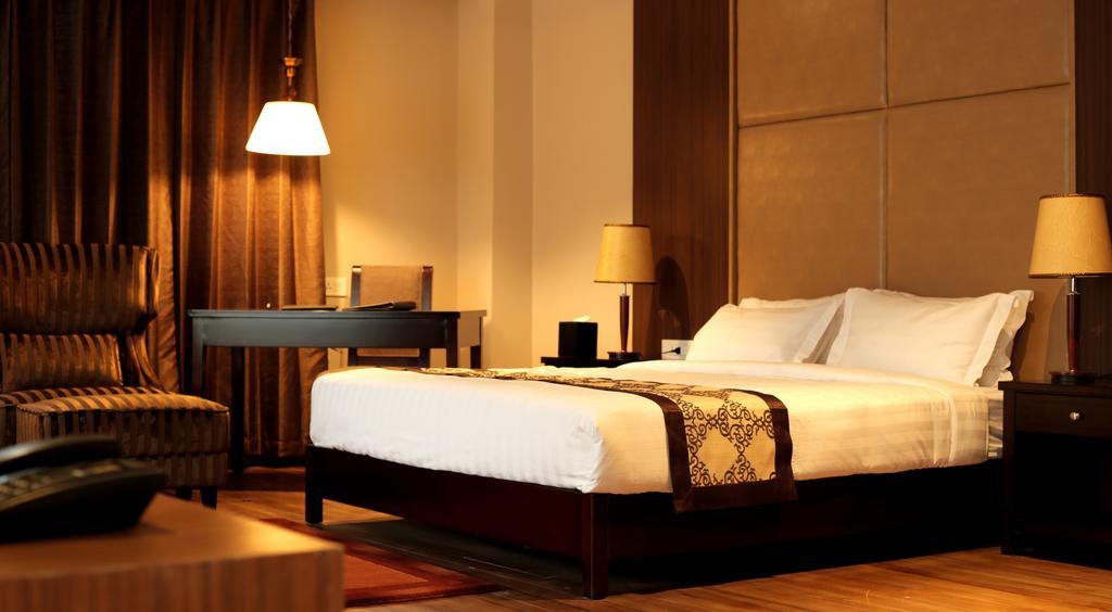 Ariya Hotel Тхимпху Екстериор снимка