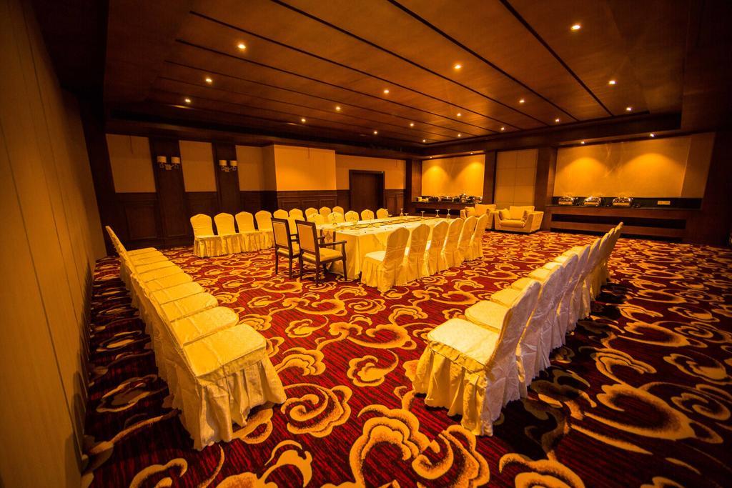 Ariya Hotel Тхимпху Екстериор снимка