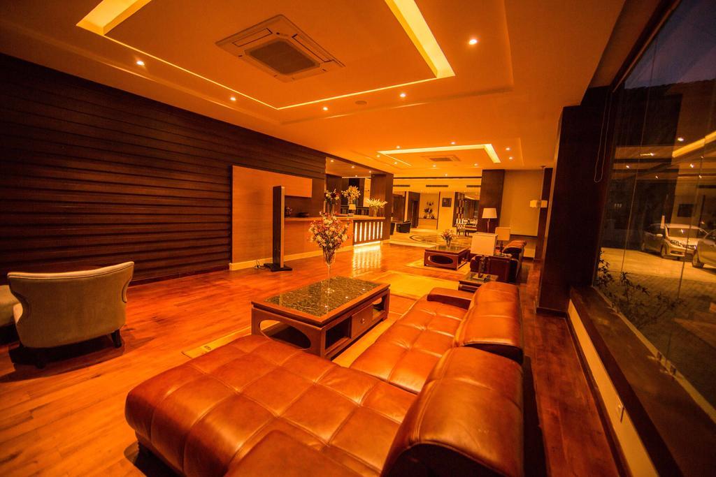 Ariya Hotel Тхимпху Екстериор снимка