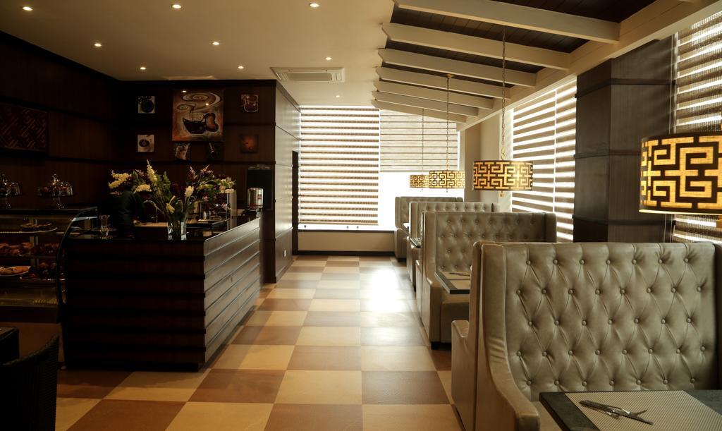 Ariya Hotel Тхимпху Екстериор снимка
